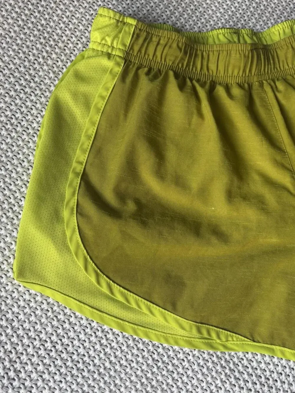 nike green running dri fit shorts sz small